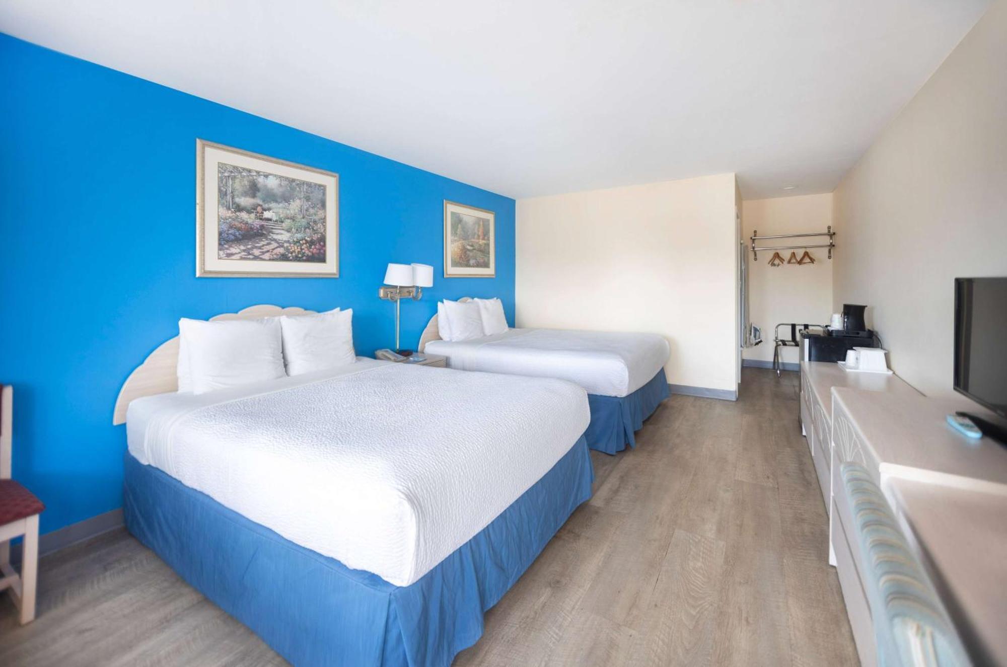 Days Inn By Wyndham Hicksville Long Island Exterior photo