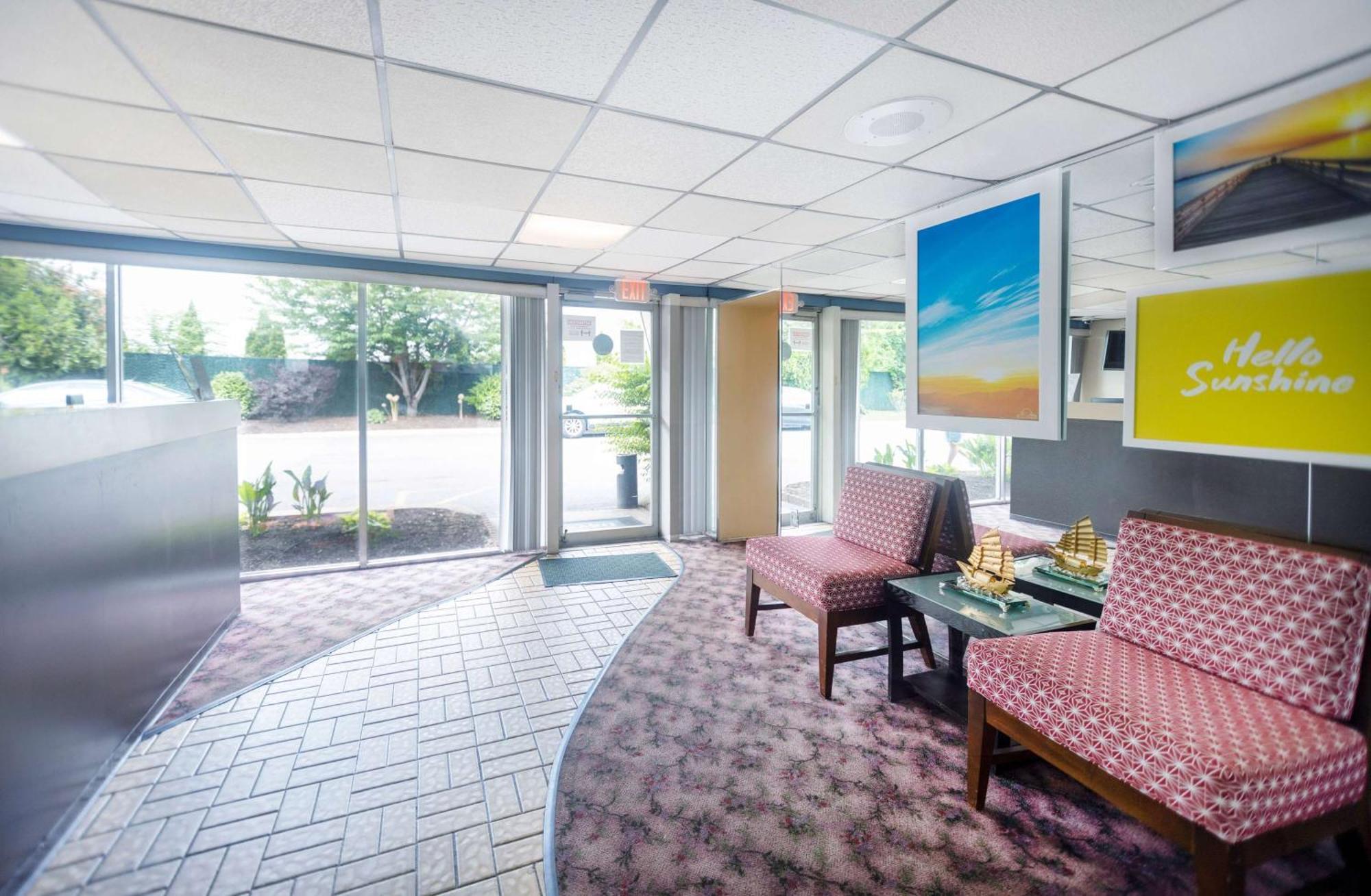 Days Inn By Wyndham Hicksville Long Island Exterior photo