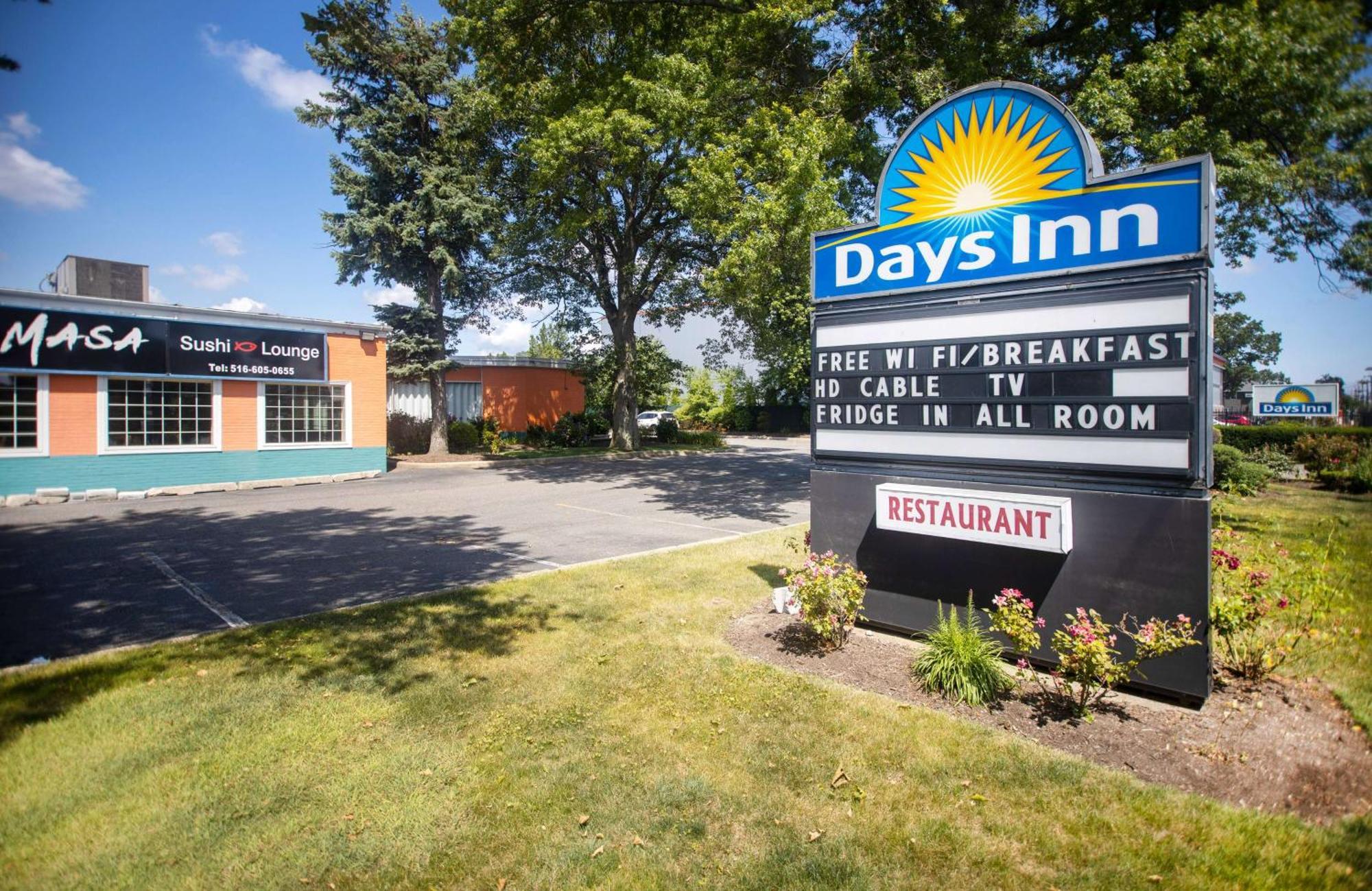Days Inn By Wyndham Hicksville Long Island Exterior photo